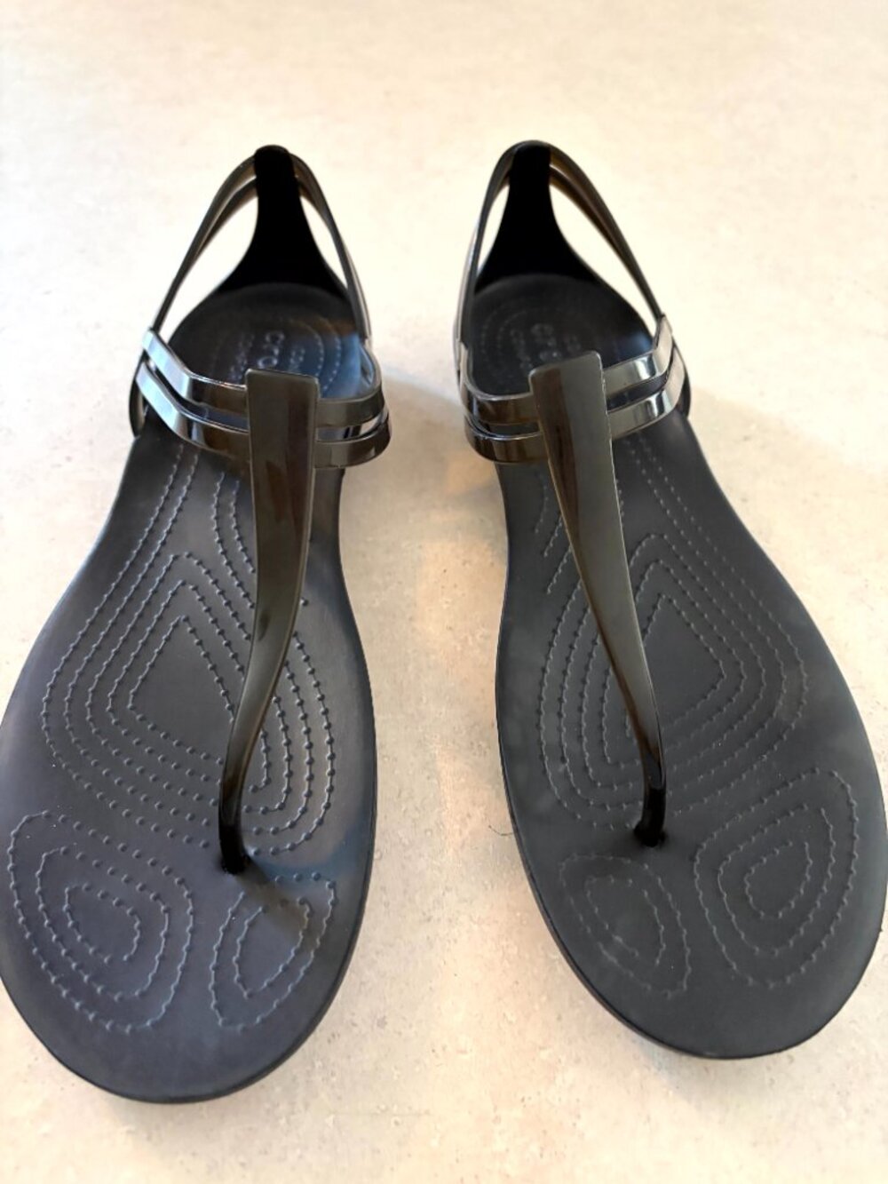 Crocs Isabella T-strap Sandal Women's Size 11 Black Ankle Strap - Picture 2 of 9